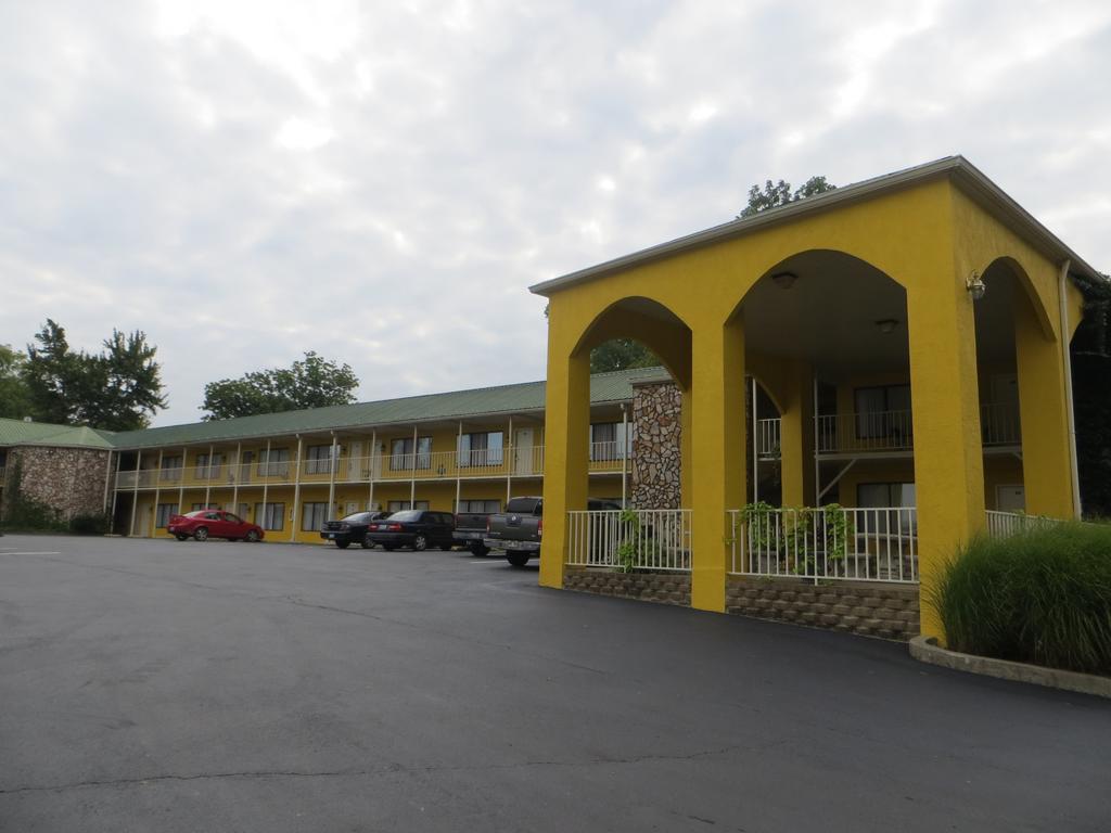 Golden Manor Inn & Suites Muldraugh Luaran gambar